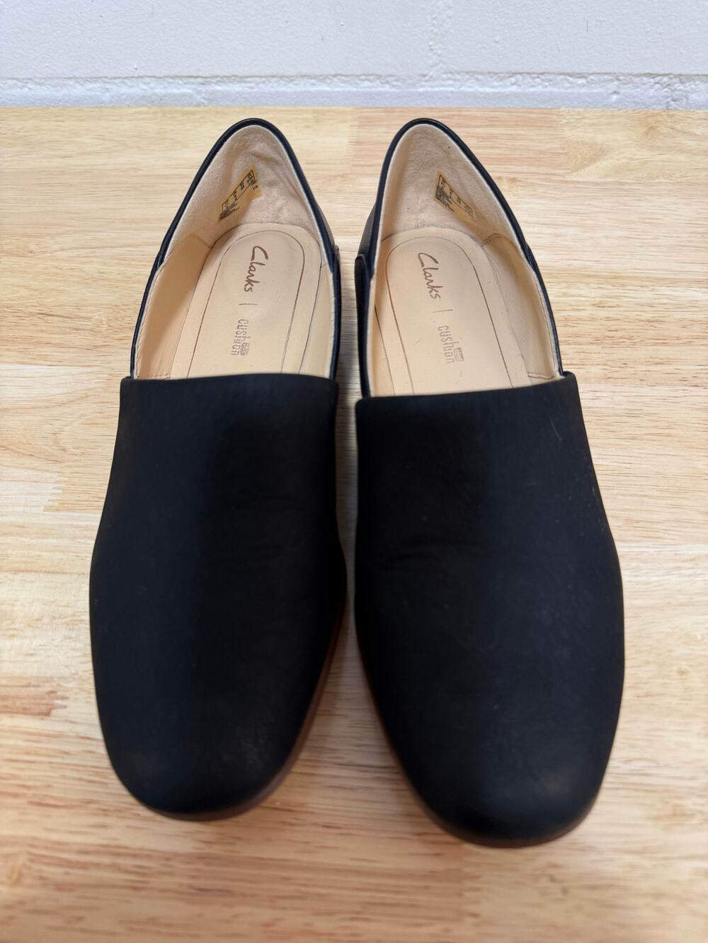 Clarks Women’s Black Leather Slip On Loafers Flats Cushion Soft Size 8 M